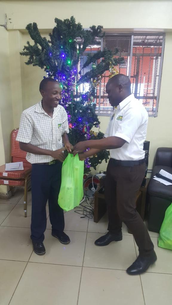BabaTwins8's tweet photo. And I received this early Christmas offer from our Chigware Deputy Branch Manager
#ChristmasDealsPoa 
@TuskysOfficial https://t.co/k3Haa61Ohf