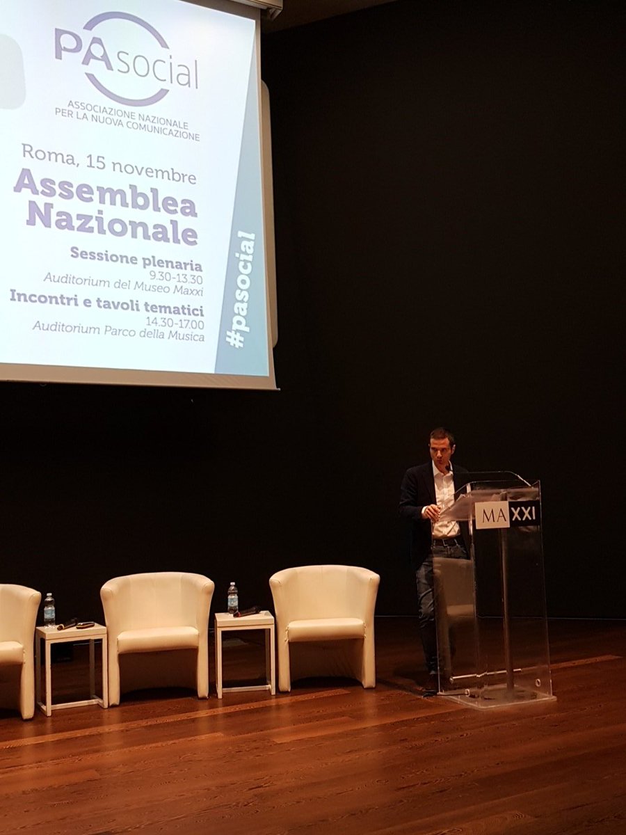 Lucianodp63's tweet photo. Il nostro Presidente @fdicos10 #pasocial apre i lavori dell assemblea. @DoxeeInc #pvideo c'è. https://t.co/sCsFbRtKpy