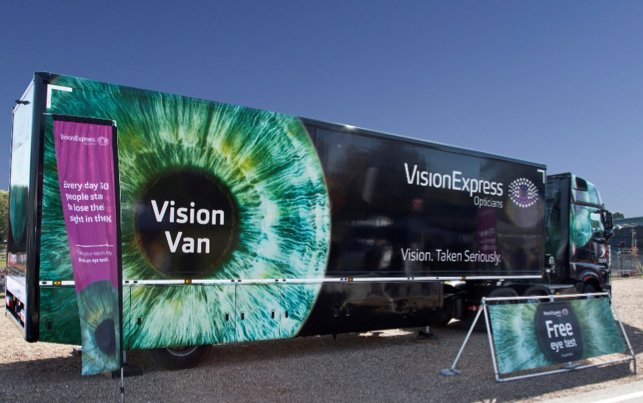 MediaCityUK's tweet photo. It’s the last chance for you to get your free #EyeTest today! It only takes 20 minutes...so why not take your eyes off the screen and pay them a visit? You can find the #VisionVan on the Piazza 👓 #EyeTestsSaveLives @VisionExpress https://t.co/fJqfPMtlrw