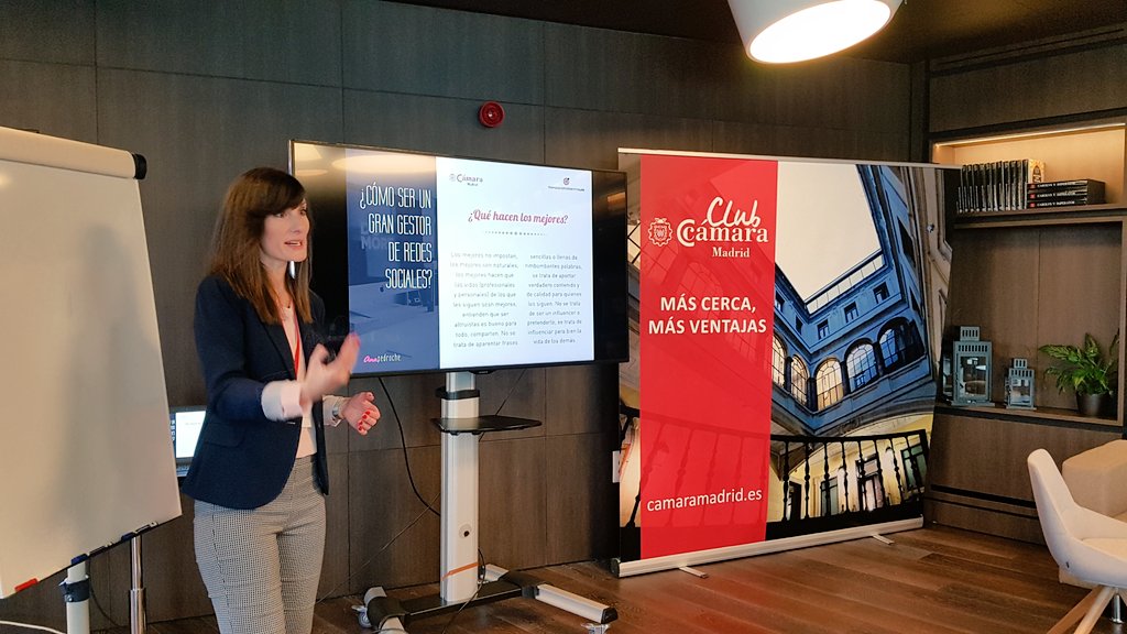 "¿Cómo ser un gran gestor de redes sociales? Debemos mostrarnos como somos, contar las cosas que nos interesan, y sobre nuestra vida cotidiana" <a href="/ana_pedroche/">Ana Pedroche</a> CEO de <a href="/DisenoWeb_TPW/">TuPosicionamientoWeb</a> #ClubCámaraMadrid #prework #networking