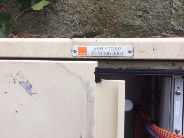 Déjà signalé au mois de mars… et pas encore réparé ! Faites votre boulot Orange, vous-avez des clients internet. @orange_france @orange_conseil