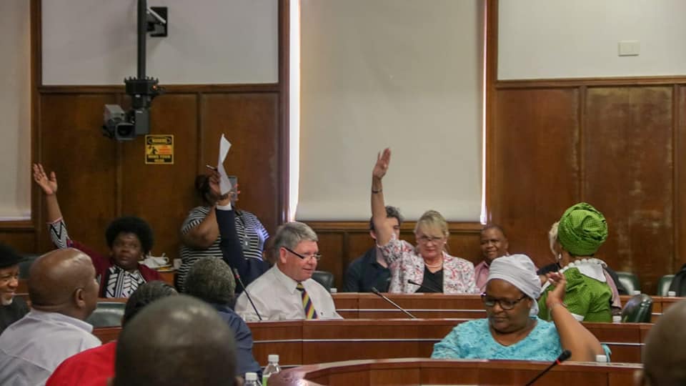 ParliamentofRSA's tweet photo. The Constitutional Review Committee has today adopted its final report that recommends the amendment of Section 25 of the Constitution. 
In Support: 12
Against: 4
#LandExpropriation https://t.co/iqRiLuRaLM