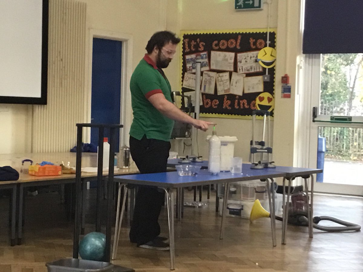CoedGlas2023's tweet photo. Airmazing! Thank you for coming to teach us all about our gases and atmosphere @Techniquest. https://t.co/Cn8hLJtGKq