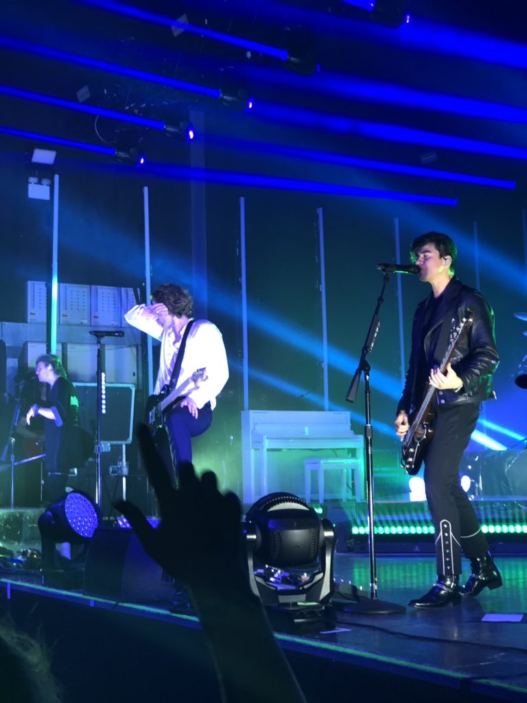 NBSUkIreland's tweet photo. Anyone else go to the #MeetYouThereTour @5sos #5sos 💙 https://t.co/XvtM6SLje3
