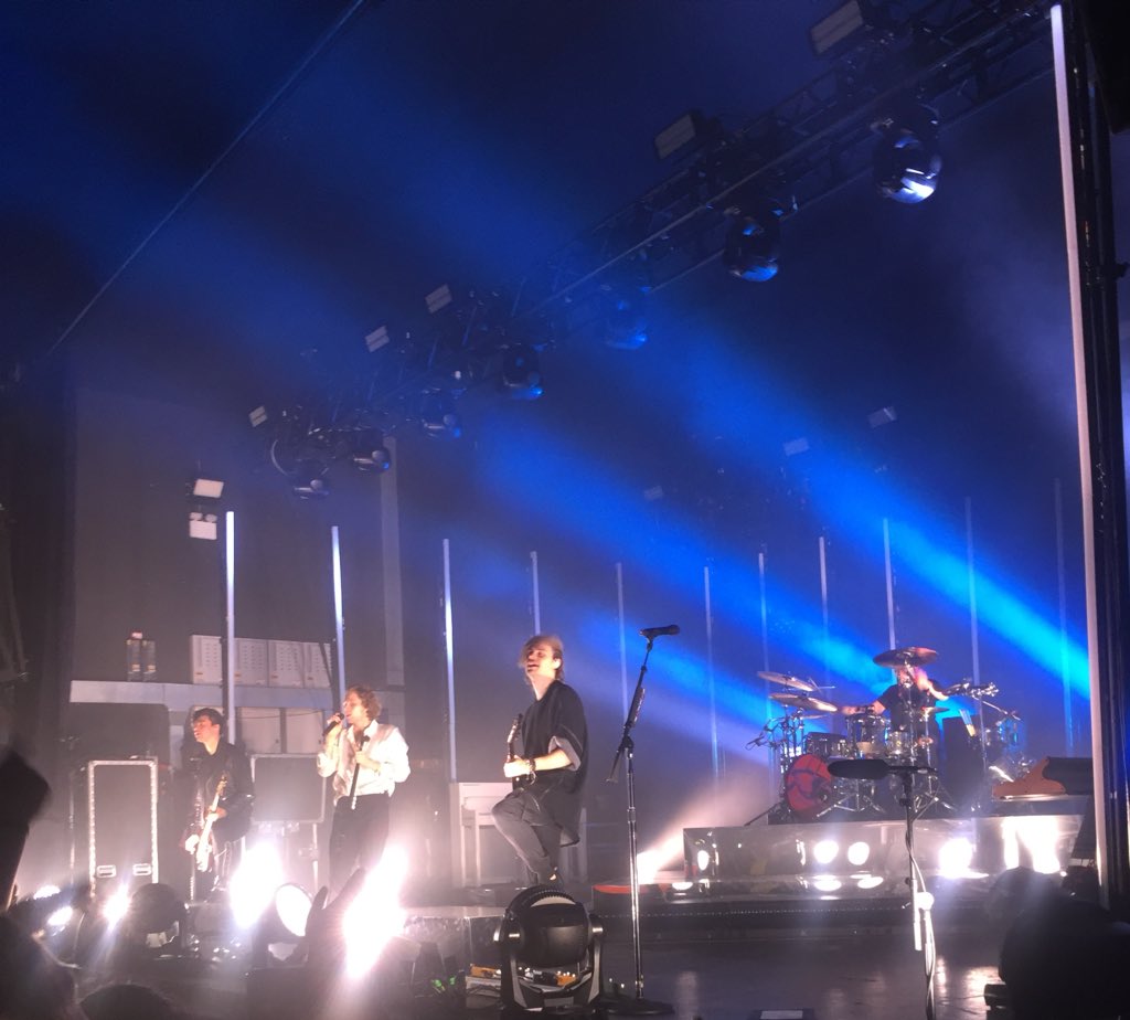 NBSUkIreland's tweet photo. Anyone else go to the #MeetYouThereTour @5sos #5sos 💙 https://t.co/XvtM6SLje3