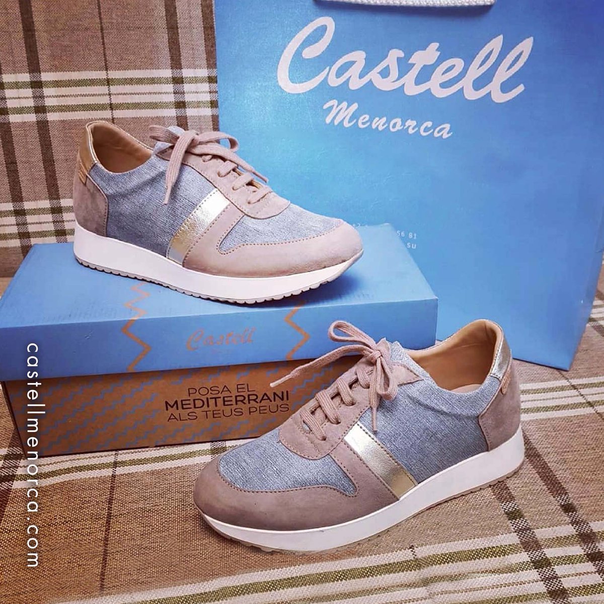 ¡Nuestro modelo Atlanta tejano recorre el mundo con su toque mediterráneo y su alta calidad! Consíguelo antes de que se agote en nuestra tienda online ➡️ goo.gl/HkrQEN 📷 #IrennaFilippova