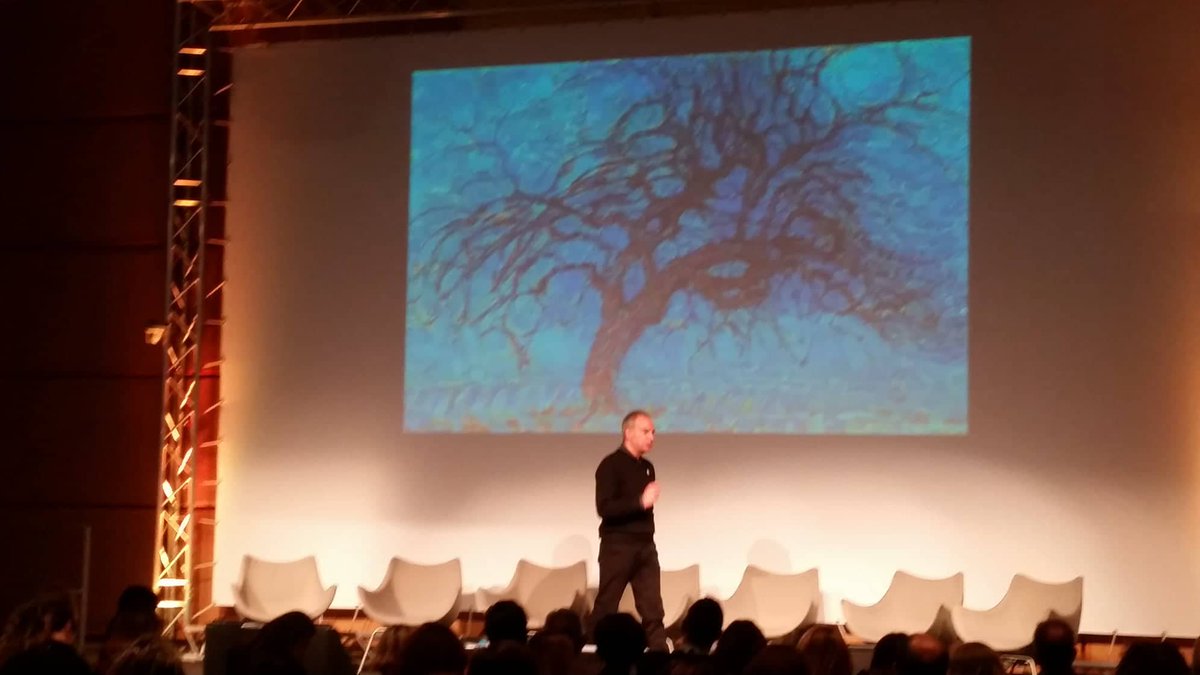 GammaDonna_'s tweet photo. "Quando si innova l'errore fa parte del processo". Pillole di saggezza al 10° #GammaForum di @CreativeGiampy founder della Fabbrica di Lampadine al 10° #Futurazioni. Oggi #15novembre nella sede del @sole24ore https://t.co/VPJZ3JL8LZ
