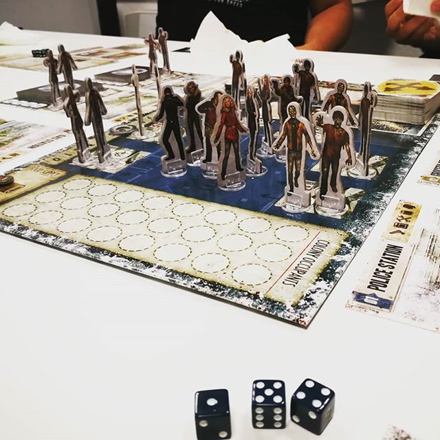 alexvilao's tweet photo. Shit... We're surrounded! ๐ฉ๐งโโ๏ธ๐งโโ๏ธ๐ฑ
#boardgames #tabletop #instagames #instaboard #pizza #deadofwinter #zombie #zombies #survival #boardgamesofinstagram #boardgamenight #officefuntime https://t.co/pfoiIkqMtK https://t.co/QpkiGUY0Ch