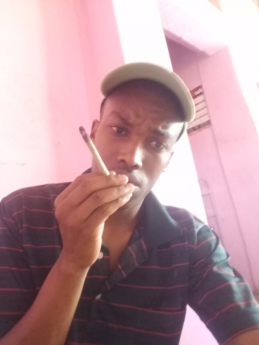 capital_concise's tweet photo. #CapitalConcise who wanna smoke with a G https://t.co/yqBT3v9piR
