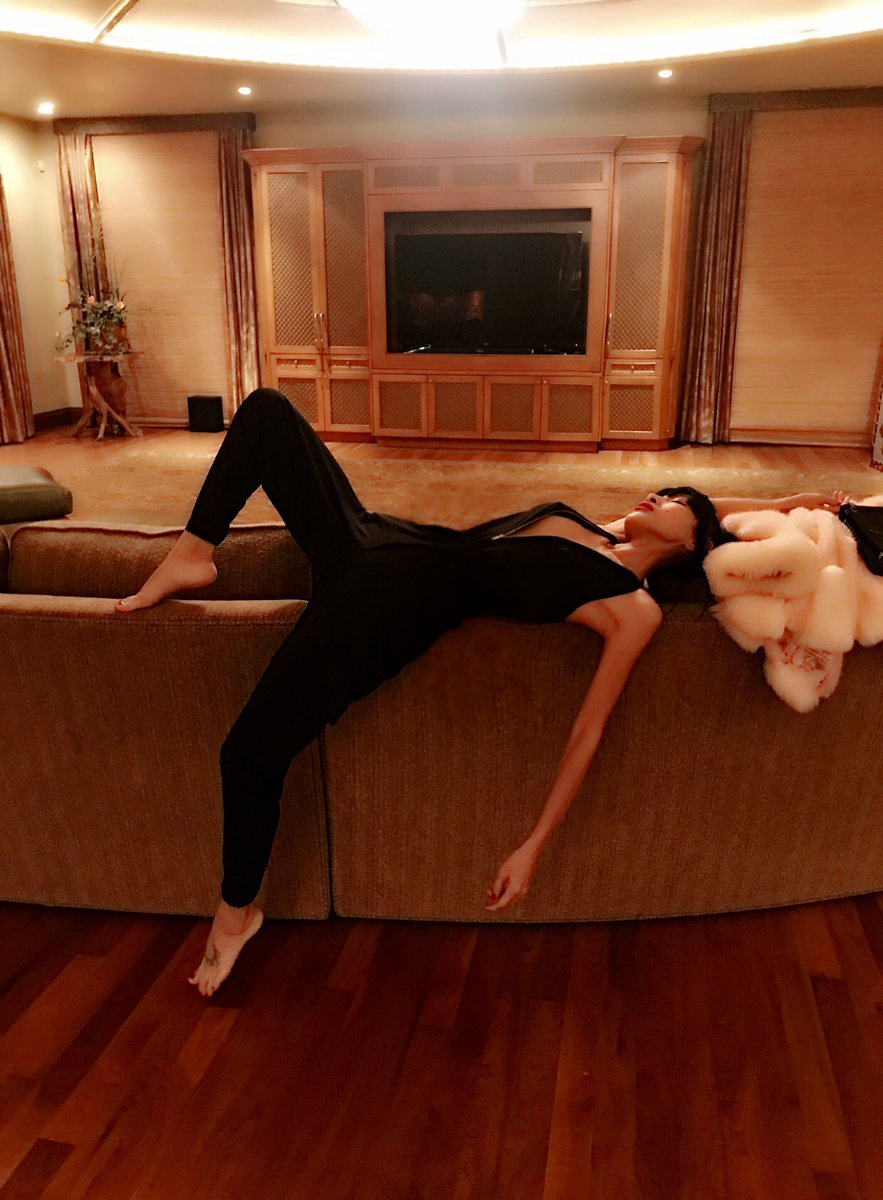 RealBaiLing's tweet photo. Falling asleep like that ? #barefoot Somehow it feels like #weekend comfortably #relaxing maybe dreaming ofsomethingelse? HaveUreadthe #book by #Czech born #frenchwriter : #milankundera called : #lifeiselsewhere ? Read my story https://t.co/DQ3Eb9Rn5F #bailing #白灵 @DailyMailUK https://t.co/DNZMlPp1eT