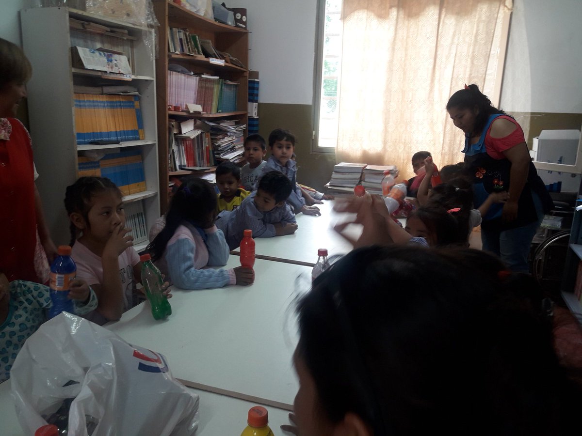 Alfaro11Mariel's tweet photo. #ESALAPACHOUNO E.I.B. #Tartagal en integración Escuela Formal-ESA, realizamos los trabajos para la gran Muestra anual de Artes Visuales - Artística. @fguillesaavedra @artydance23 @lescano_marite @FerSiarezEa @romyalancay @larubita70 https://t.co/vdOqljIgfP