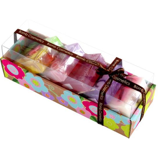 Houseof_Harris's tweet photo. This Soap Perfect Gift Pack from Bomb Cosmetics makes a wonderful stocking filler. 5 gorgeously different soaps that offer an incredible fragrance and unique design. Get yours for £11.99! https://t.co/IpBaIc8zYv https://t.co/JPkMTxw2hl