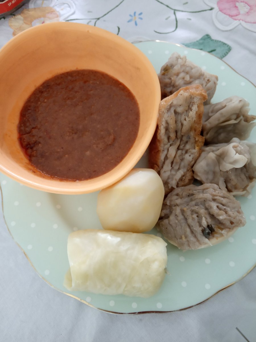 rouliqemb's tweet photo. Yum...yum..ditunggu di indomaret sarangan...siomay Beunghar..10rb azaa..#kulinermalang #malang #jajanan malang @infomalang @infokotamalang @MLG https://t.co/R92JHjEqIu