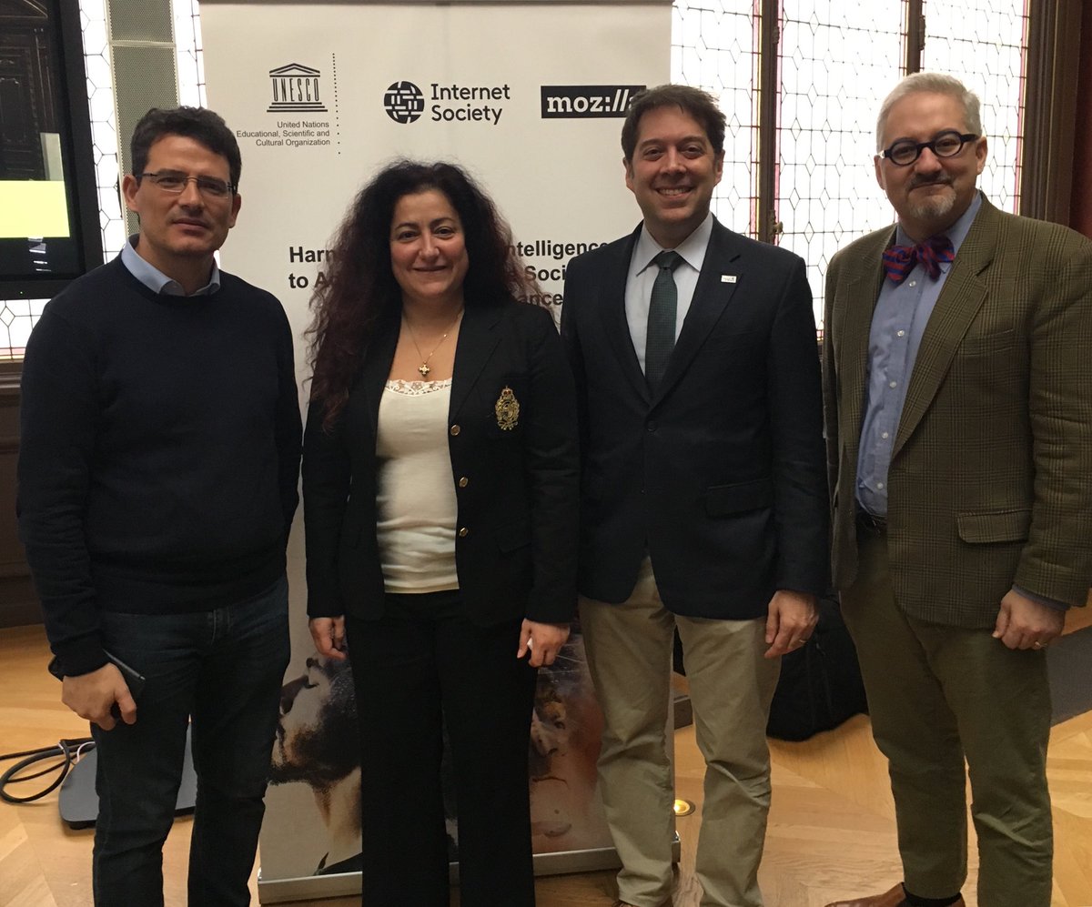 MariaMourani's tweet image. Opening discussion: nos experts #Quebec @fbouchard @hugo_cyr rencontrent @mchakchouk Bravo @UNESCO pour cet événement ! #ArtificialIntelligence #AI4Knowledge #AIGovernance #UNESCO4AI