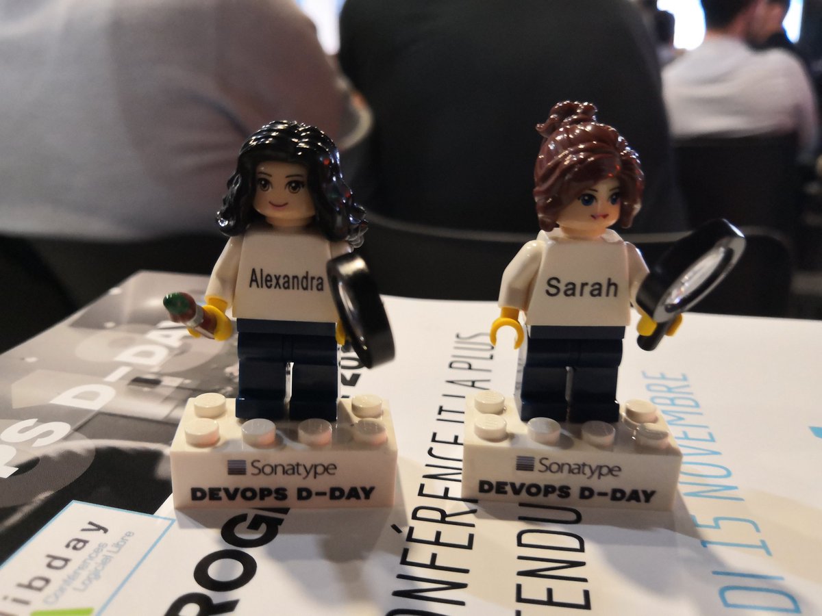 SarahColmon's tweet photo. 2 UX designers au #DevOpsDDay avec @AlexandraNemery, merci @sonatype pour ces Legos personnalisables 😄 @Work_at_Murex https://t.co/GcBvUQpkiO