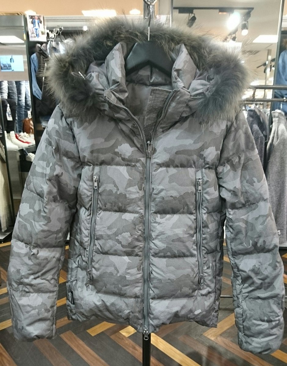 BOBS_KYOTO's tweet photo. 【ZERMATT-MONO】
￥29900+tax
L.GRY
機能性とデザイン性を兼備えたオリジナル柄の迷彩ダウンジャケット☆
ハリ感のあるナイロンタフタを採用し、吸湿性が低く早く乾き、しわになりにくいのが特徴★
防寒性、デザイン共に今冬オススメアウターです‼
 #バッファローボブズ #河原町OPA #ダウン https://t.co/DEyPbynSZ6
