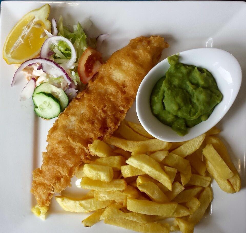 lakesidepoole's tweet image. Lunchtime inspiration, we’ve got your lunch sorted open from midday our light bite £2.95 takeaway offer is so popular or eat in with a coffee for under a tenner. #Poole #fishandchips @PooleLifeboats @LighthousePoole @Fry_Magazine @burtonrdchippy @Bournemouthecho #lunch #brexit