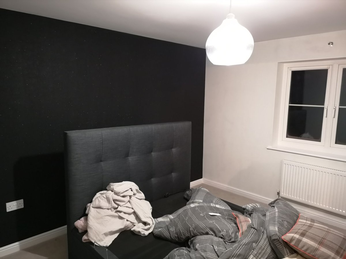 BenchmarkDecor's tweet image. Full room papered using @GrahamandBrown wallpaper. Was a pleasure to hang