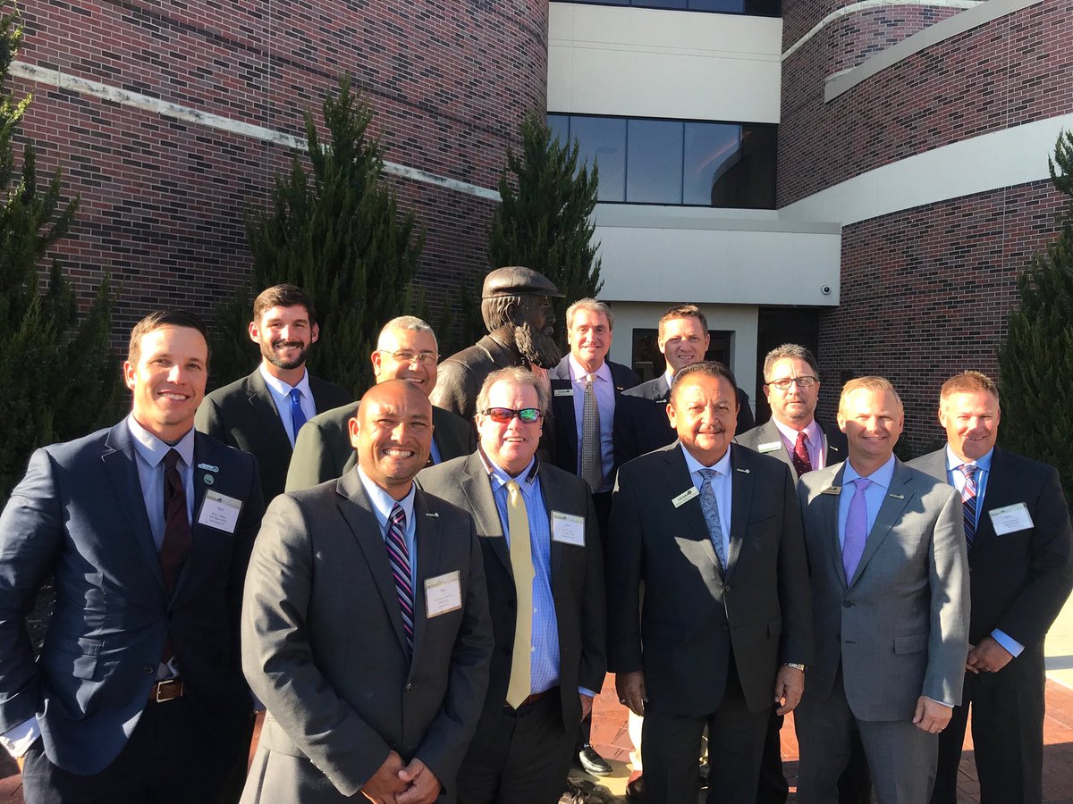 rbarajas001's tweet photo. Great honor to represent ⁦@FGCSA⁩ at the 2018 @gcsaa Delegates Meeting along ⁦@RLSwilley⁩ ⁦⁦@GGtheoaksclub⁩ ⁦@DarrenJDavisGCS⁩ ⁦@kevinsunderman⁩ and several other professionals from across the Sunshine state. https://t.co/qxbF067H49