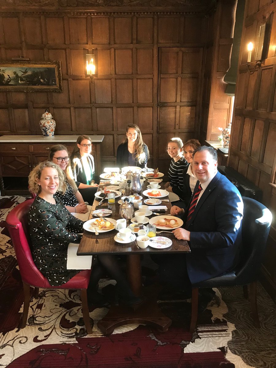 marwanhemchaoui's tweet photo. Breakfast with the M&E and Sales team @EllenboroughPk @MichelsTaylor_ ahead of another busy day on the phones #conversionweek. Well done ladies - keep it up! https://t.co/tiyWmYqjVc