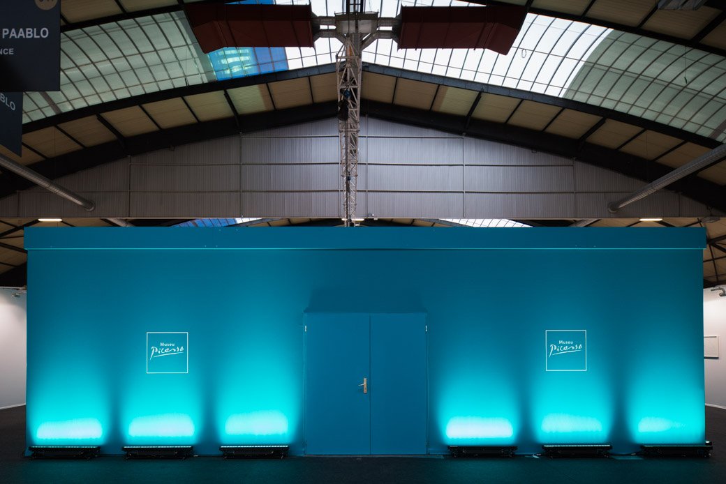ST_ART_FOIRE's tweet photo. #behindthescene La ST-ART et ses exposants se préparent pour vous accueillir au sein du parc des expositions de Strasbourg - HALL 7 du 16 au 18 novembre ! © Bartosch Salmanski - https://t.co/ZD6v3smGpJ https://t.co/Iuo8f35vCk