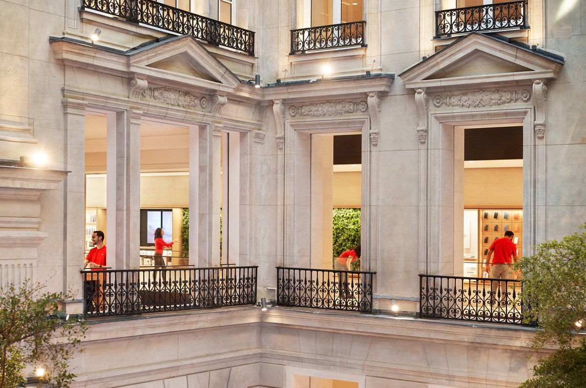 loic_g's tweet photo. Apple Champs-Élysées sur le point d'être inauguré ce dimanche, célébrant la créativité foisonnante et l'histoire unique de Paris ✨
> https://t.co/hlVgeWo6tt https://t.co/zKFK9xfWv8