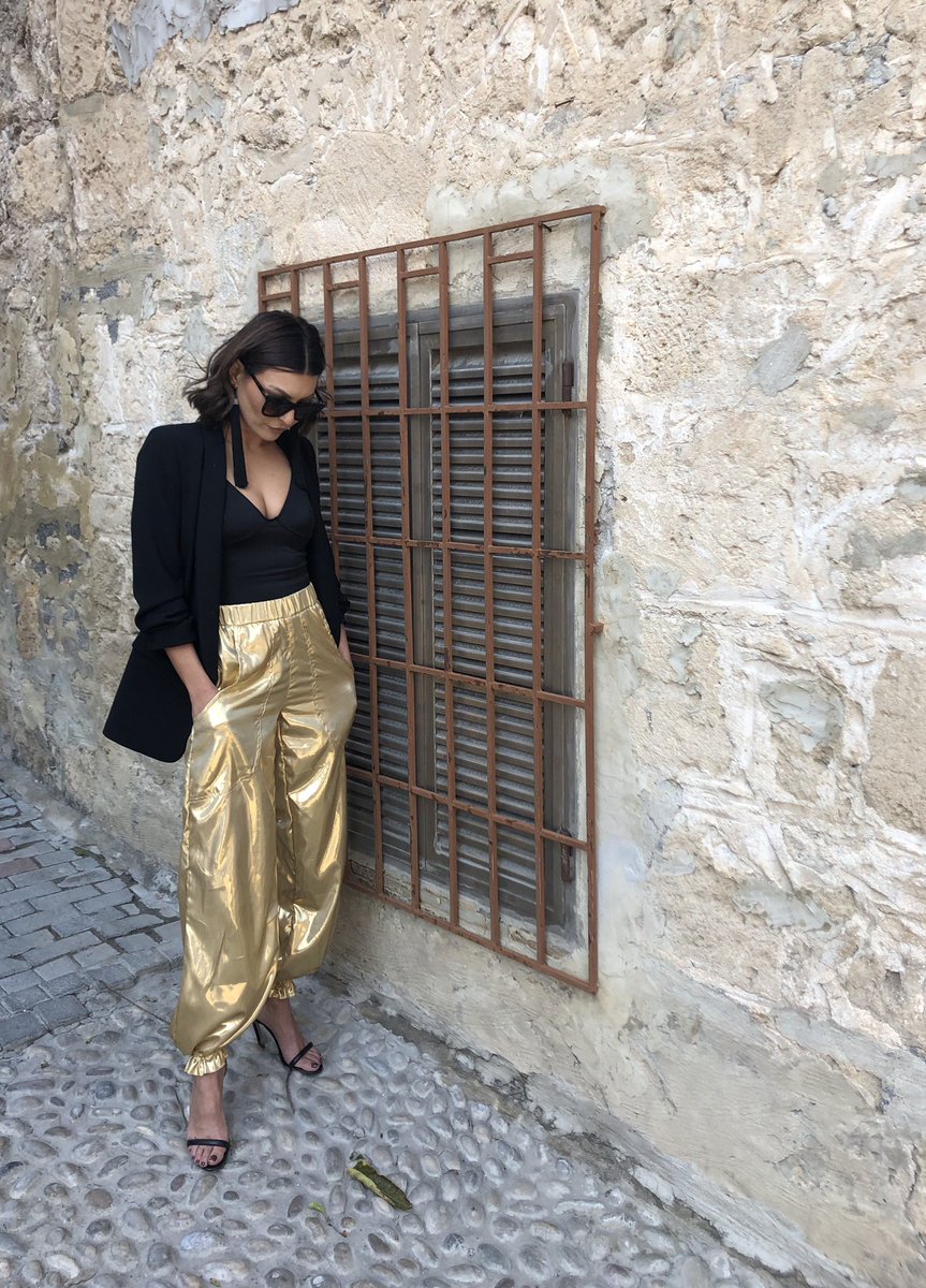 PPETRIDOU's tweet photo. #designbyPP #trouser #trouserstyles #fashion #gold https://t.co/x8YYk2SHR5
