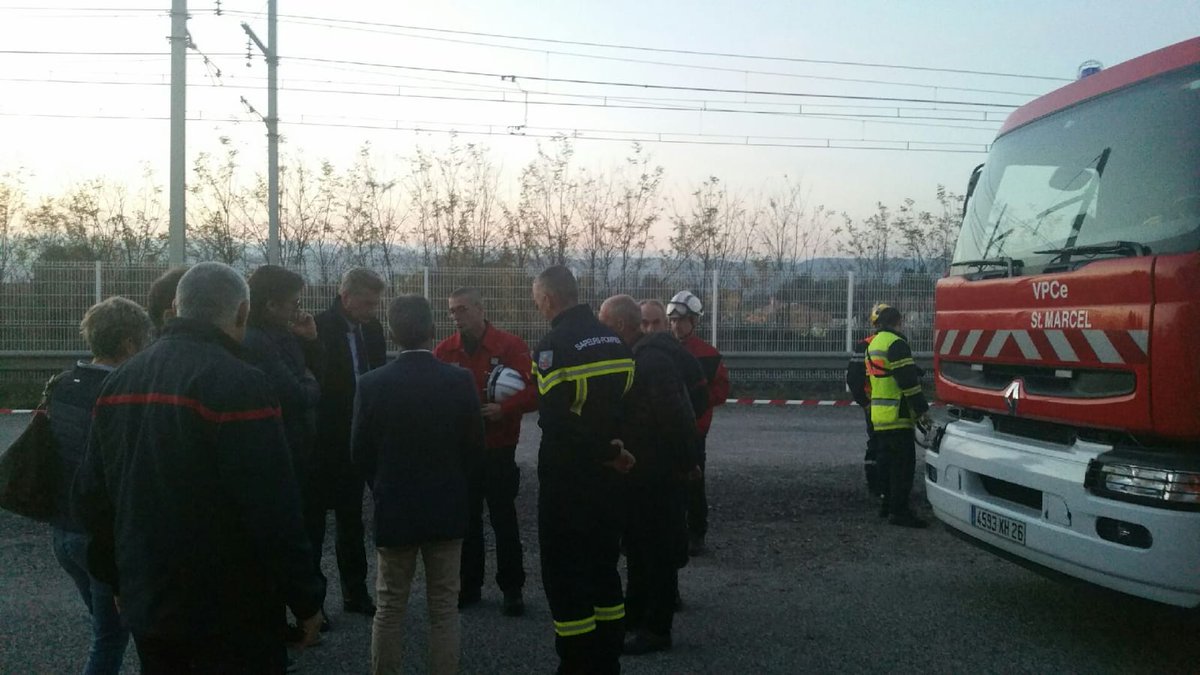 Prefet26's tweet photo. Le préfet Éric Spitz à la rencontre hier des forces de secours engagées dans l'exercice #ARDROME2018. Plus de 200 spécialistes en sauvetage déblaiement de la zone Sud-Est et 7 sites de manoeuvres. S'entraîner pour toujours se perfectionner. https://t.co/VFH6ZL6tkd