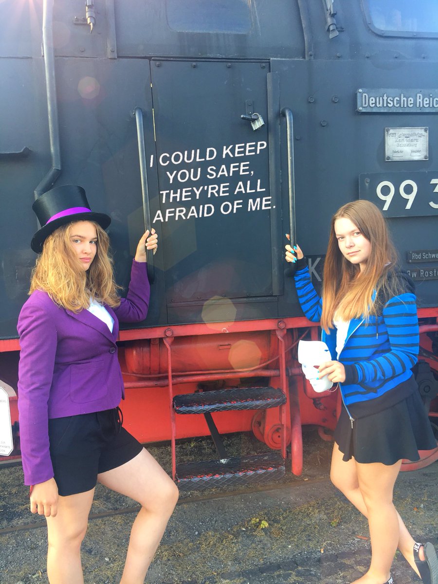 cos_samo's tweet photo. Just a little throwback too our #zomger shooting hihi💙🖤💜
|@GermanLetsPlay |
|@Zombey | https://t.co/SHwKIEoh7O