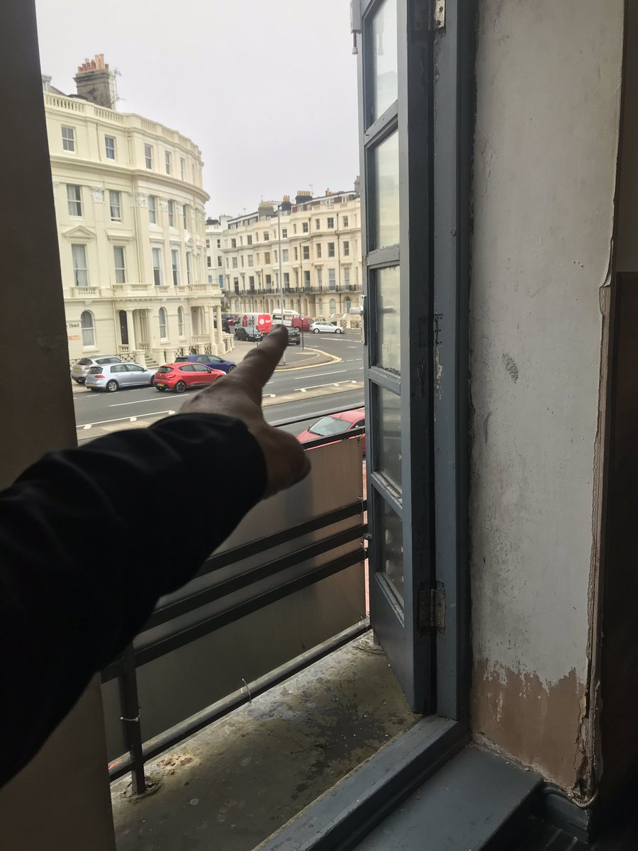 My view. Upstairs in <a href="/CheetahsGym/">Cheetahs Gym, Hove</a>   About to use the infamous ABDOMINAL MACHINE. #weights #abdominals #loveweights #weightsarethesecret