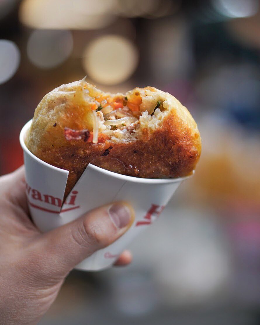 TasteBytesTO's tweet photo. Street food finds in one of our favourite markets in Seoul! 😍🙌 Details via https://t.co/68XELYmxmn https://t.co/bPuQHEqxHu
