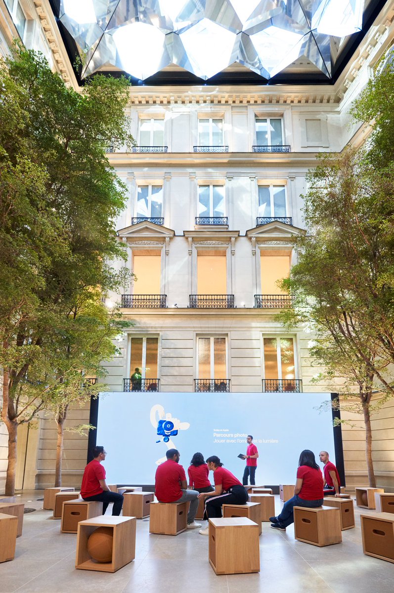 loic_g's tweet photo. Apple Champs-Élysées sur le point d'être inauguré ce dimanche, célébrant la créativité foisonnante et l'histoire unique de Paris ✨
> https://t.co/hlVgeWo6tt https://t.co/zKFK9xfWv8