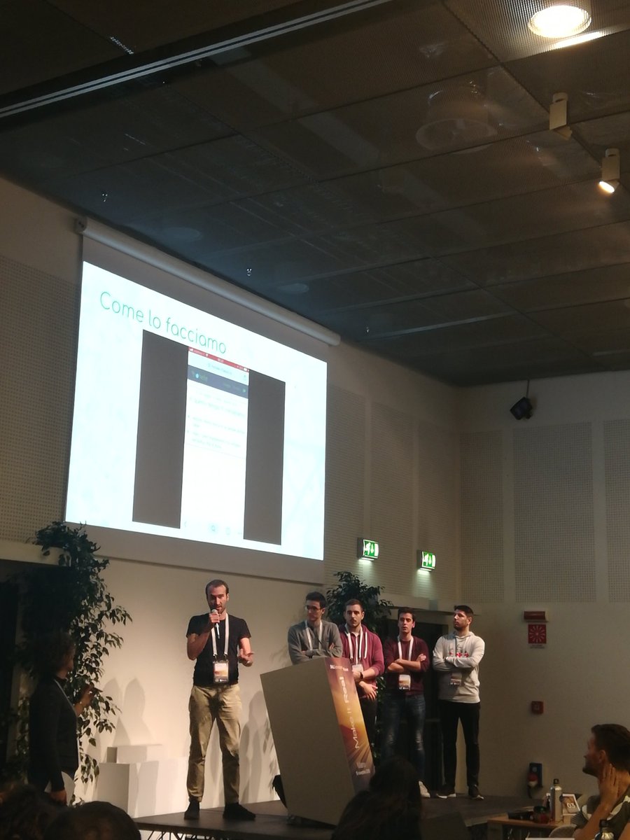 CodemotionIT's tweet photo. Ecco HOELE che presenta l'utilizzo dei mezzi "green' ๐
#delltechforum18hackathon https://t.co/bF3704I2LK