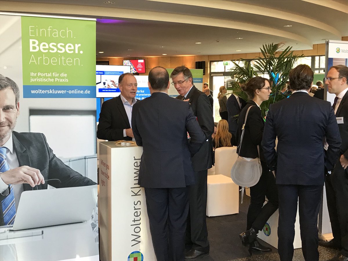 WoltersKluwerD's tweet photo. Die #Herbsttagung der @BuceriusEdu #buceriusclp läuft! Nach interessanten TED-Talks jetzt die Masterclasses mit @WoltersKluwerD. Grüße aus #Hamburg! https://t.co/sApT1x2S1l