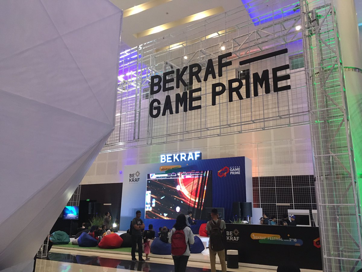 ekraf_ri's tweet photo. Halo gamers! Main yuk di Bekraf Game Prime, Bekraf Festival 2018, Grand City Surabaya.
#AccelerateInclusiveCreativity #BekrafFestival2018 https://t.co/95uwjdDDvx