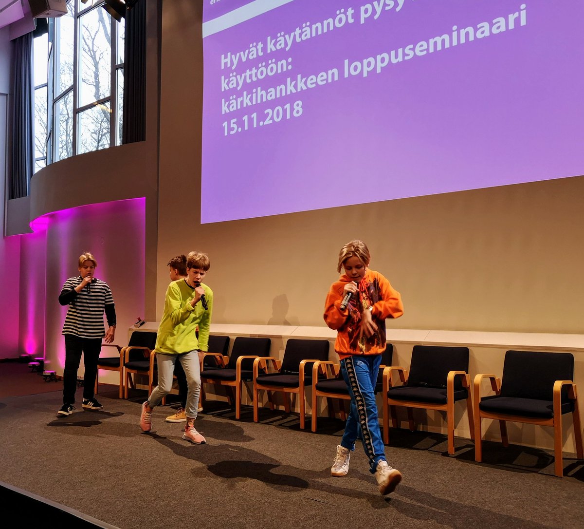 mlyytikai's tweet photo. Kyllähän se vaikuttais kummalta, jos me kaikki oltais samanlaisii #LJZ Okei, just niin. Vielä on kesää jäljellä. #hyvätervearki https://t.co/5V4dlPMriP