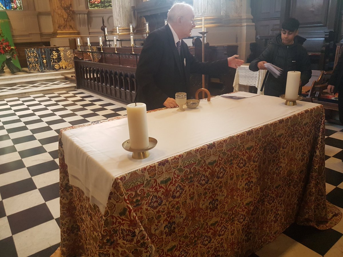 streetlyre's tweet photo. @StreetlyAcademy now we're looking at the significance of the altar @bhamcathedral #GCSERE #ChristianPractices #StreetlySED https://t.co/ZoyLNMPytQ