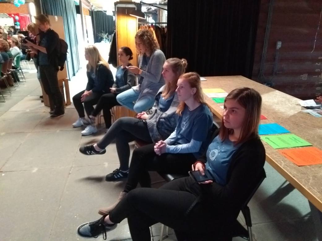 Communicipals's tweet image. Aandachtig gehoor ook bij de crew van #commfest2018 CommunicatieFestival in Energy Barn in 050