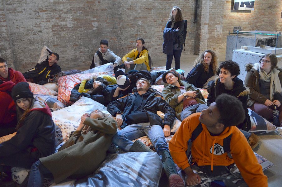 [Voyage à Venise] Les classes de Prépa Design et de Design Graphique étaient dans la cité des Doges pour la Toussaint ! 🇮🇹🛶🍕

👉 Lien de l'article juste ici : ipesaa.fr/un-voyage-inou…