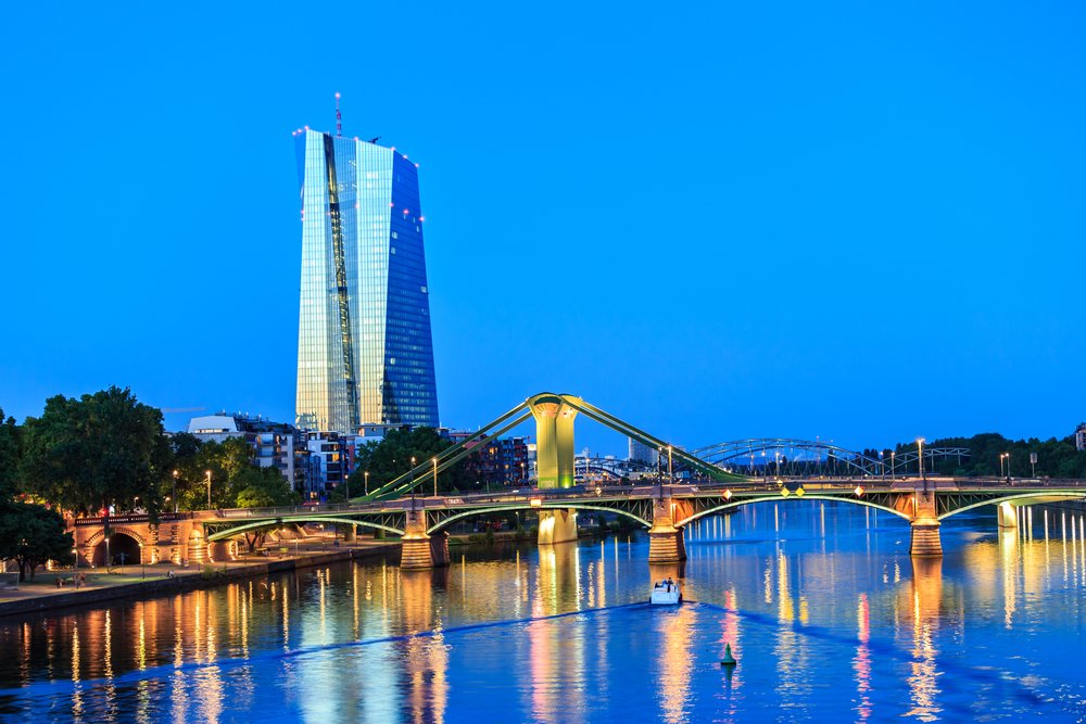 DublinAirport's tweet photo. Flights for 2 to Frankfurt anyone? We've got return tickets with @Ryanair up for grabs to celebrate their new winter service. Follow &amp; retweet to enter, we'll announce the winner tomorrow. #DUBFrankfurt https://t.co/SUKpXnnycF