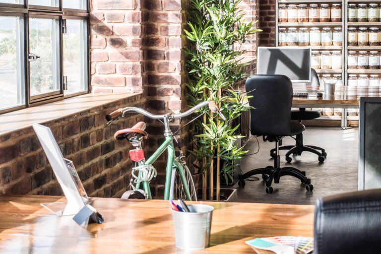 Bemydeco's tweet photo. En nuestro último post te damos las claves para decorar una oficina con toques industriales. ¡No te lo pierdas! 
👉🏻  https://t.co/dOU5kIsRKm  👈🏻
#decoinspiration #industrialdesign #architecture #design #interiordesign https://t.co/V7lC6GRdVi
