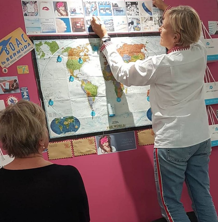 JetCandyTravel's tweet photo. #ThrowbackThursday to putting up the finishing touches on our #JetCandy stand at @SOMNEXshow, with @rosmilani and @Jofoley8! #JetLagSorted https://t.co/Dp3ELtYcjB