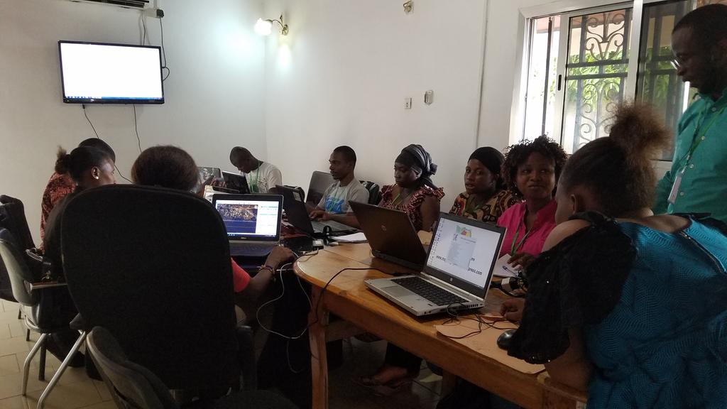 ismaeldiarria's tweet photo. Une journée de production de données ouvertes sous #OpenStreetMap dans le cadre de la célébration de #OsmGeoWeek. Cette journée est consacrée à la correction des erreurs faites dans la ville de #Conakry.
#2CityGuinea
#MappingMyHome https://t.co/jcmCOS2i5J