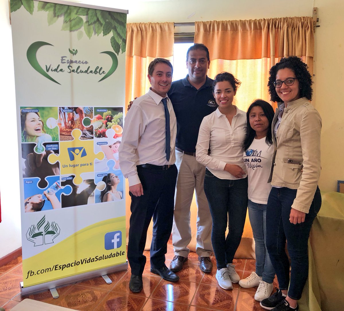 CI_UCh's tweet photo. Visita del Pr. @LuisVelasquez9 y su equipo a los Centros de influencia de la 5ta Región de la @adventistasmchp 
Son Espacios de Vida Saludable en los colegios del campo. Atienden las necesidades de los Apoderados. @garykrause7 @MissionCities @PrEdisonchoque @prjbf https://t.co/NI94TCDKGk