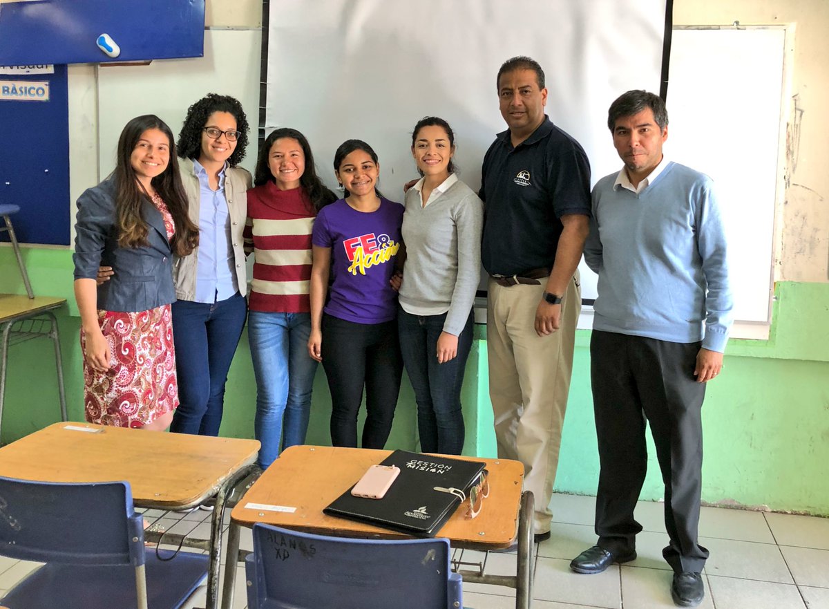 CI_UCh's tweet photo. Visita del Pr. @LuisVelasquez9 y su equipo a los Centros de influencia de la 5ta Región de la @adventistasmchp 
Son Espacios de Vida Saludable en los colegios del campo. Atienden las necesidades de los Apoderados. @garykrause7 @MissionCities @PrEdisonchoque @prjbf https://t.co/NI94TCDKGk