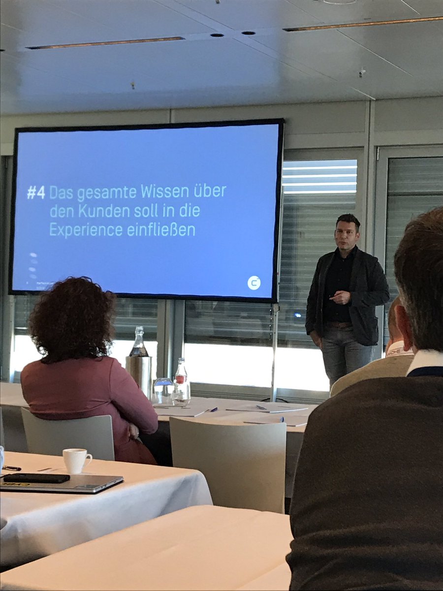 smunko's tweet photo. Uwe Fricke von @CoreMedia mit spannenden Einblicken über modernes Content-Management #martech18 https://t.co/GONPvd3WGb