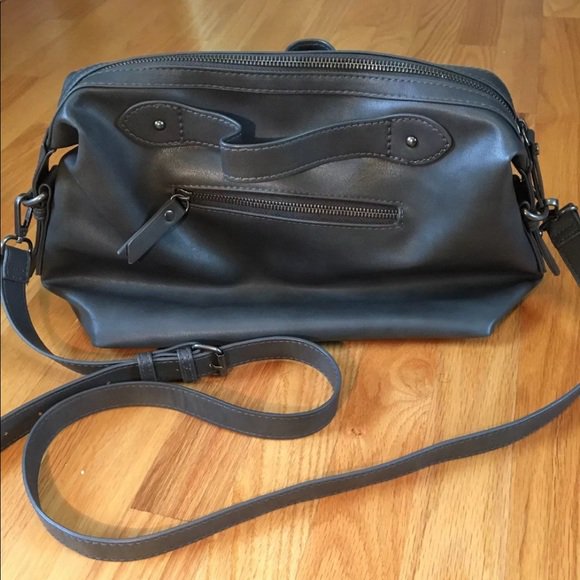 CindySticht's tweet photo. So good I had to share! Check out all the items I'm loving on @Poshmarkapp #poshmark #fashion #style #shopmycloset #universalthread #coach: https://t.co/73gPhWx3IB https://t.co/JpHatjzQx8