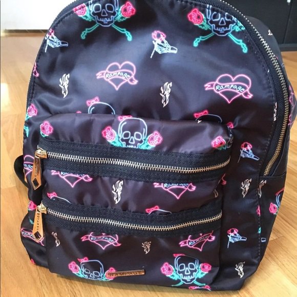 CindySticht's tweet photo. So good I had to share! Check out all the items I'm loving on @Poshmarkapp #poshmark #fashion #style #shopmycloset #universalthread #coach: https://t.co/73gPhWx3IB https://t.co/JpHatjzQx8