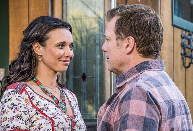 YleTV1's tweet image. #Piikkejäparatiisissa – George on huolissaan Katien kodista! Sarjan päätösjakso klo 17.10 #yletv1 #800words #AnnaJullienne #ErikThomson yle.fi/aihe/artikkeli…