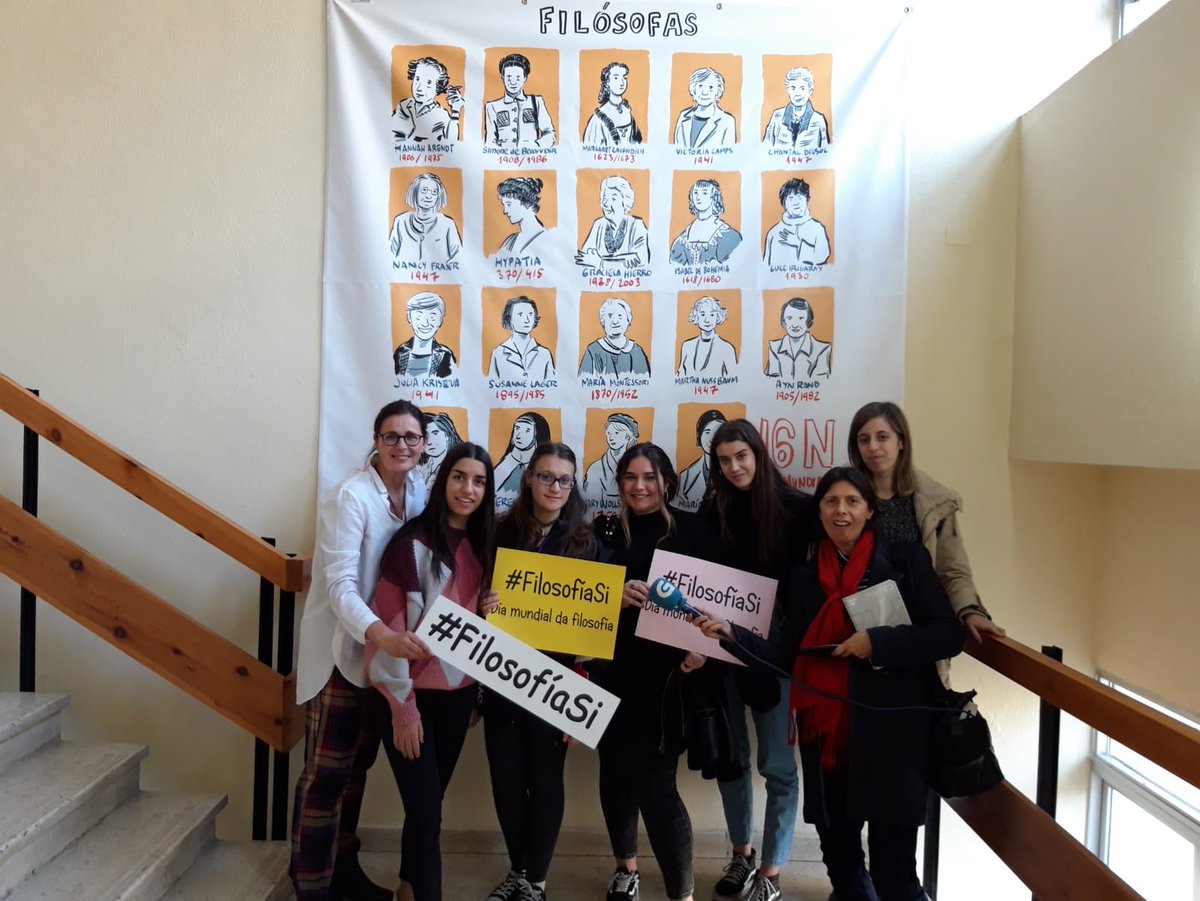 GxDRadioGalega's tweet photo. #DíaDaFilosofía Que ben o pasamos esta mañá na @RadioGalega con @carmeadan e a rapazada do IES Politécnico de Vigo. 😘😘 Viva a Filosofía! https://t.co/lbfxnLuHuP